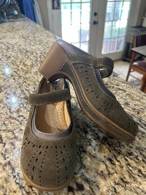 White Mountain Olive Green Suede Mary Jane Heels